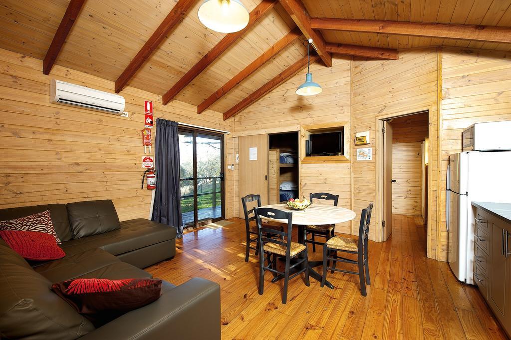 Lakes And Craters Holiday Park Camperdown Room photo