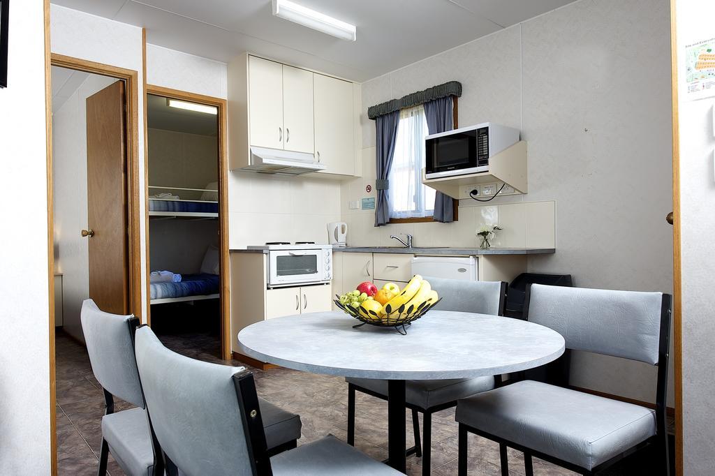 Lakes And Craters Holiday Park Camperdown Room photo
